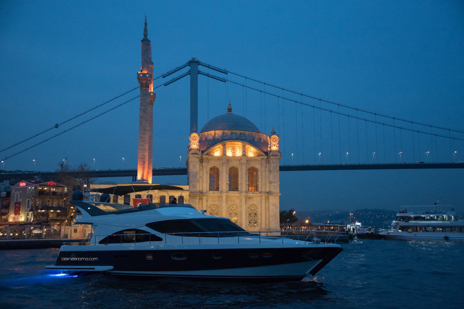 tekne-kiralama-istanbul-bogaz-turu
